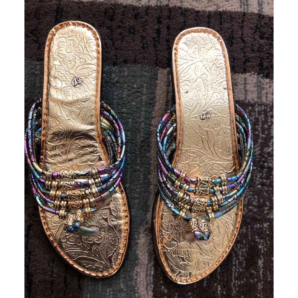 Thong sandals